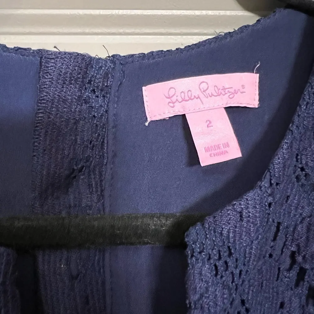 Lilly Pulitzer Augusta Lace Shift Dress in Drippy Paisley Navy Blue | Size 2 - Image 2