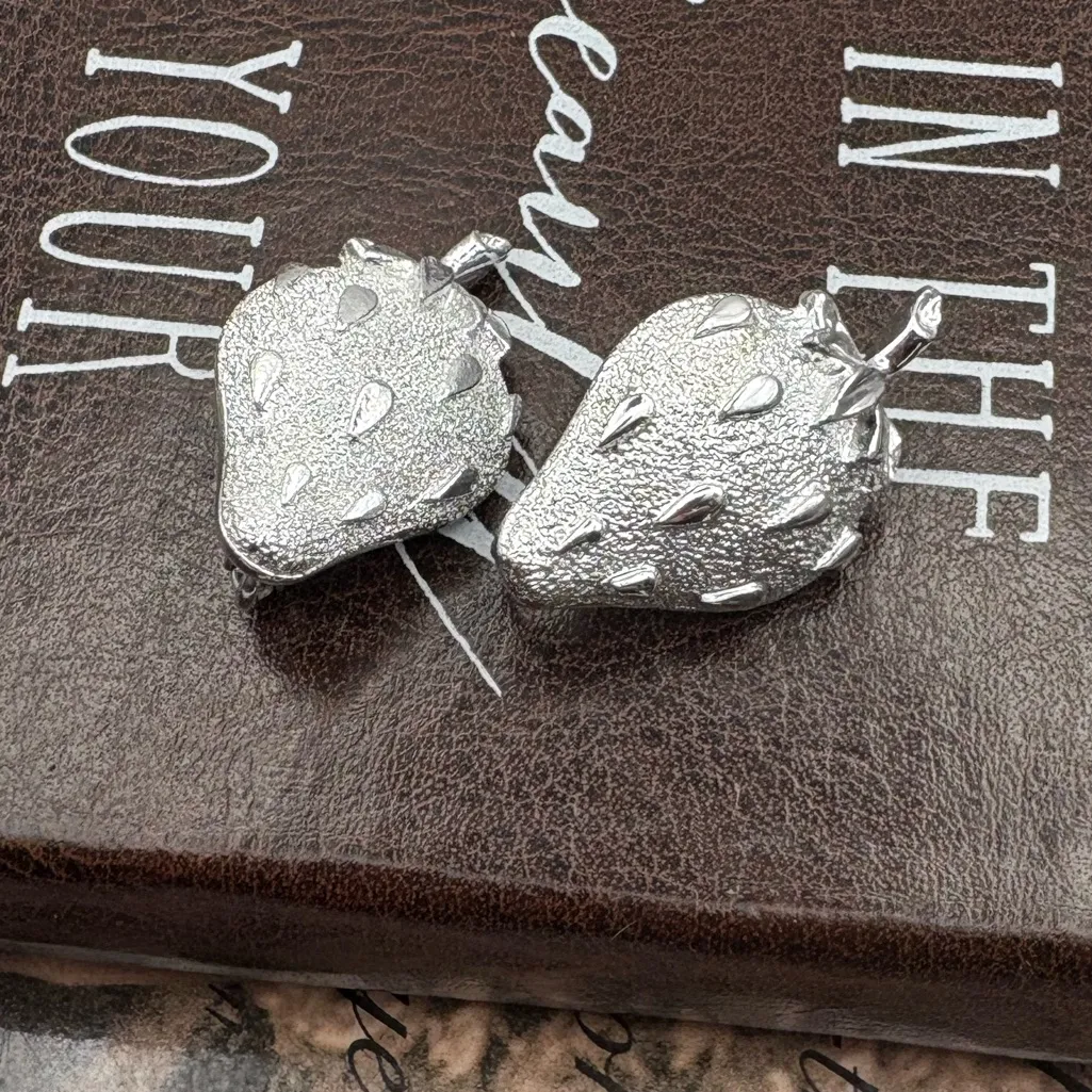 Strawberry Clip - Image 3