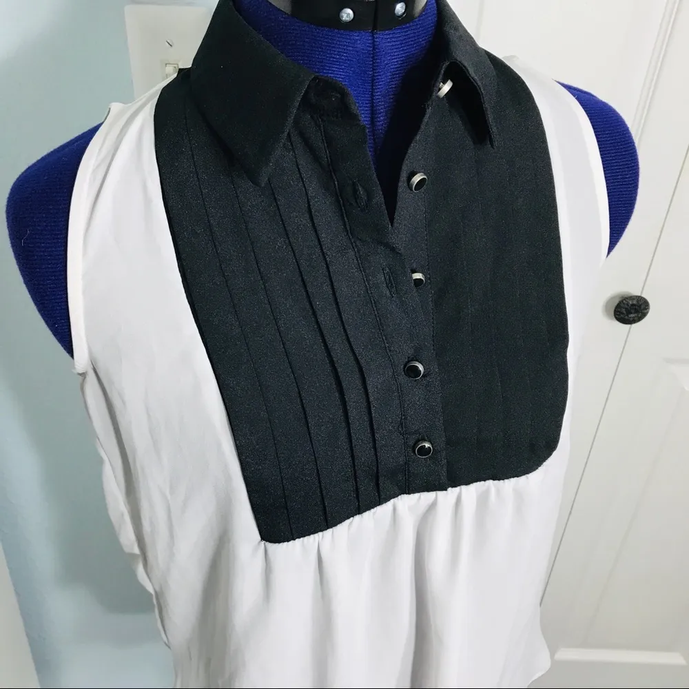 Monteau Sleeveless High Low Tuxedo Blouse Top Size Small White & Black - Image 2