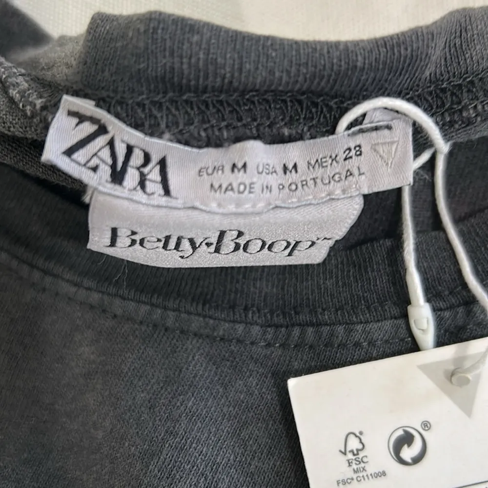 Zara Black Short Sleeve Tee with Graphic Design - Image 5