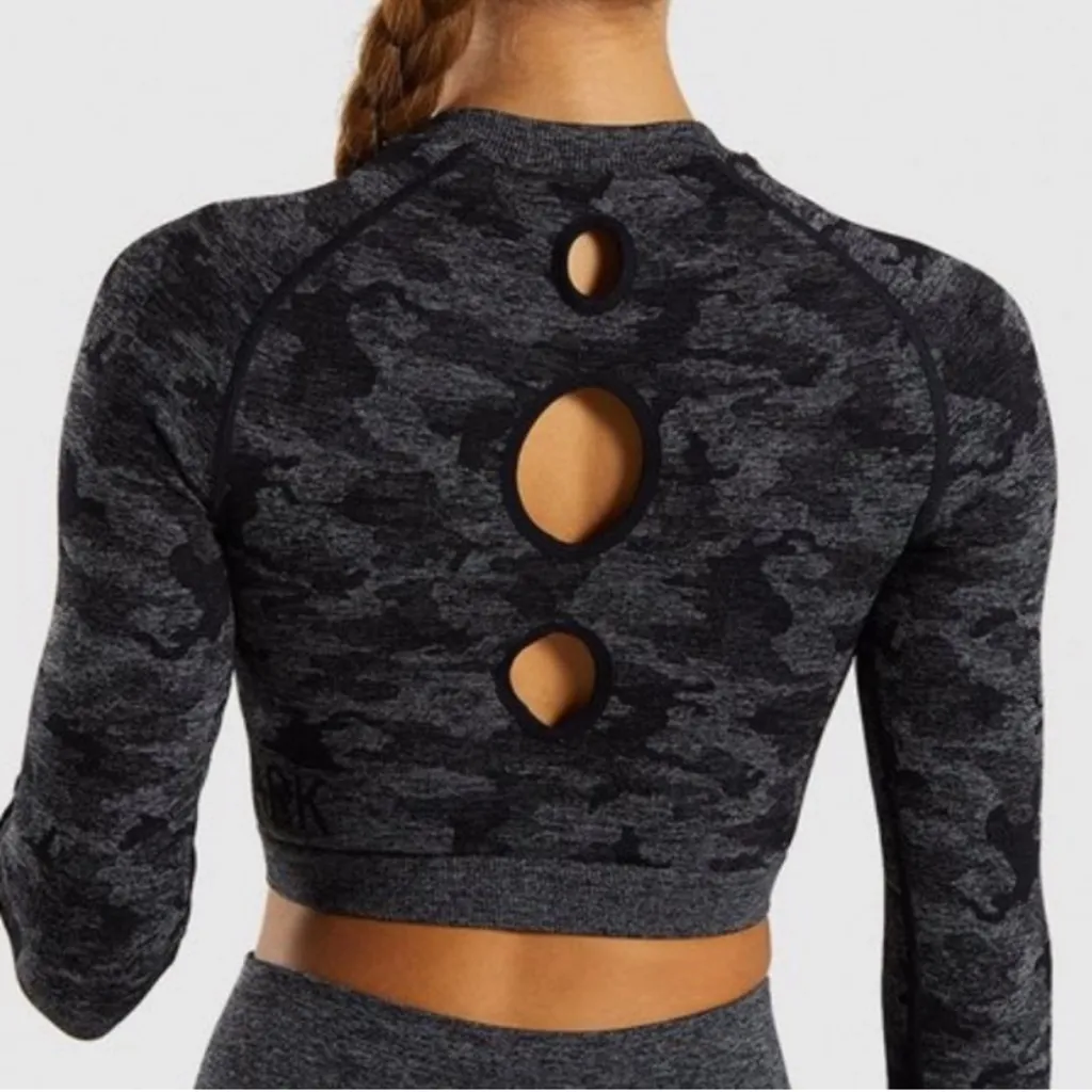 Gymshark Black and Gray Camo Seamless Long Sleeve Crop Top - Image 3