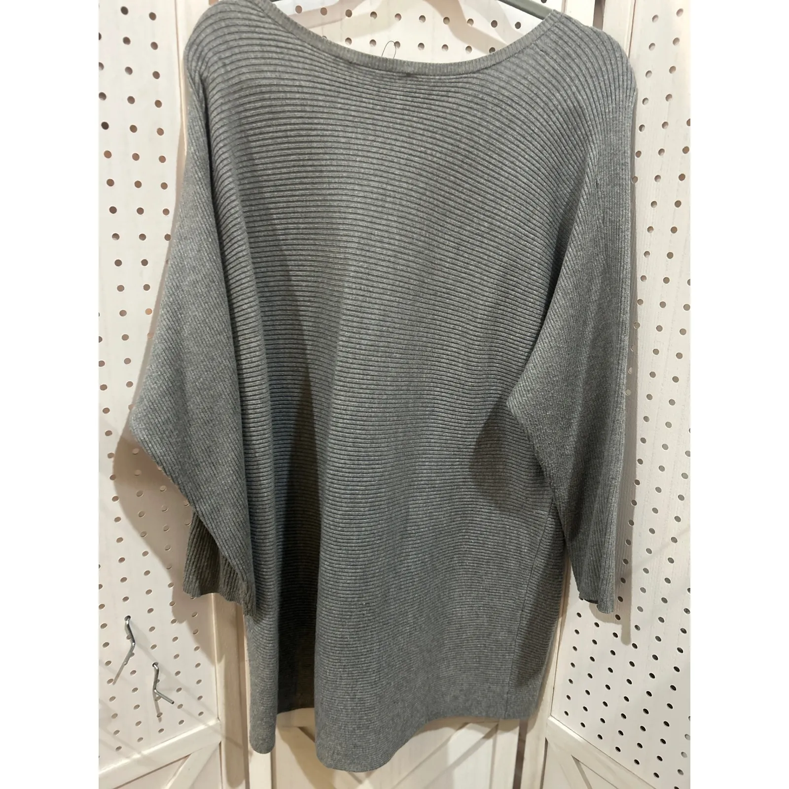 21 WOMAN Grey Ribbed Dolman Sleeve V Neck Sweater Tunic 1X Gray - Image 7