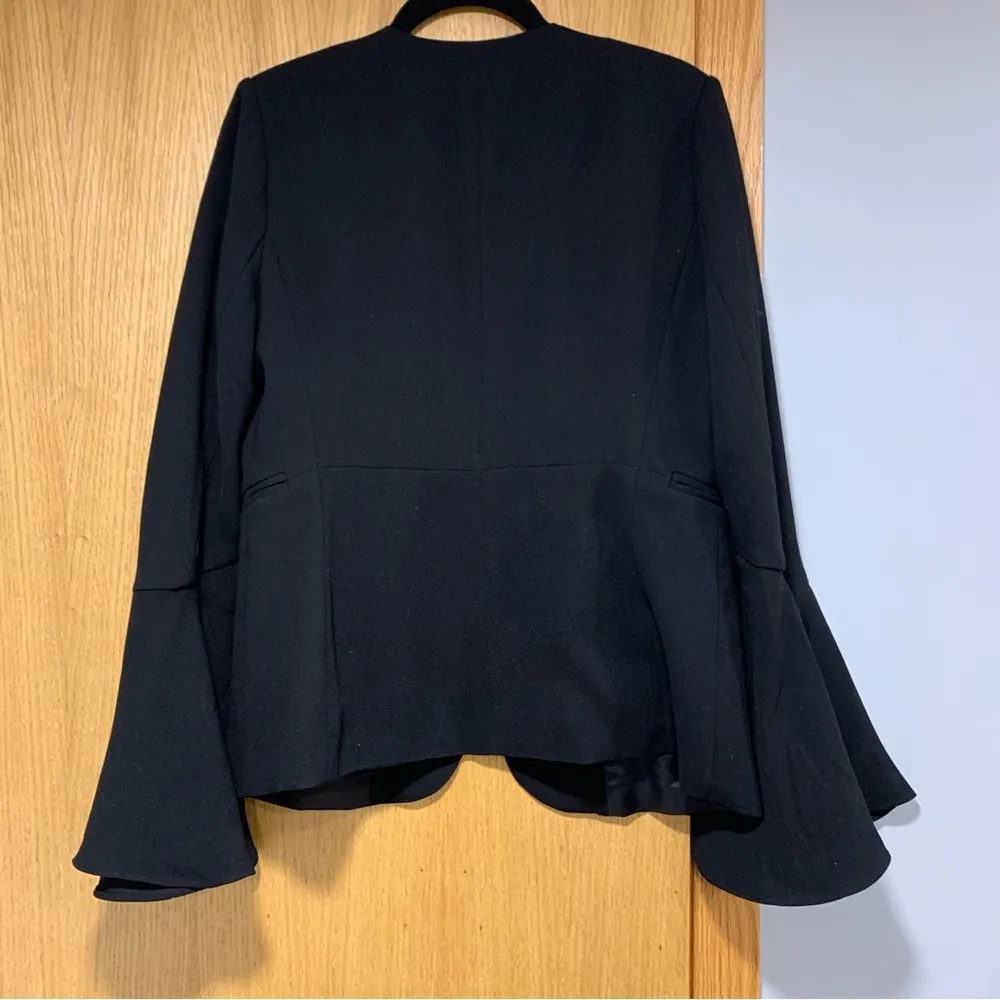 Harlowe & Graham Black Blazer With Bell Sleeves - Size Small - Image 2