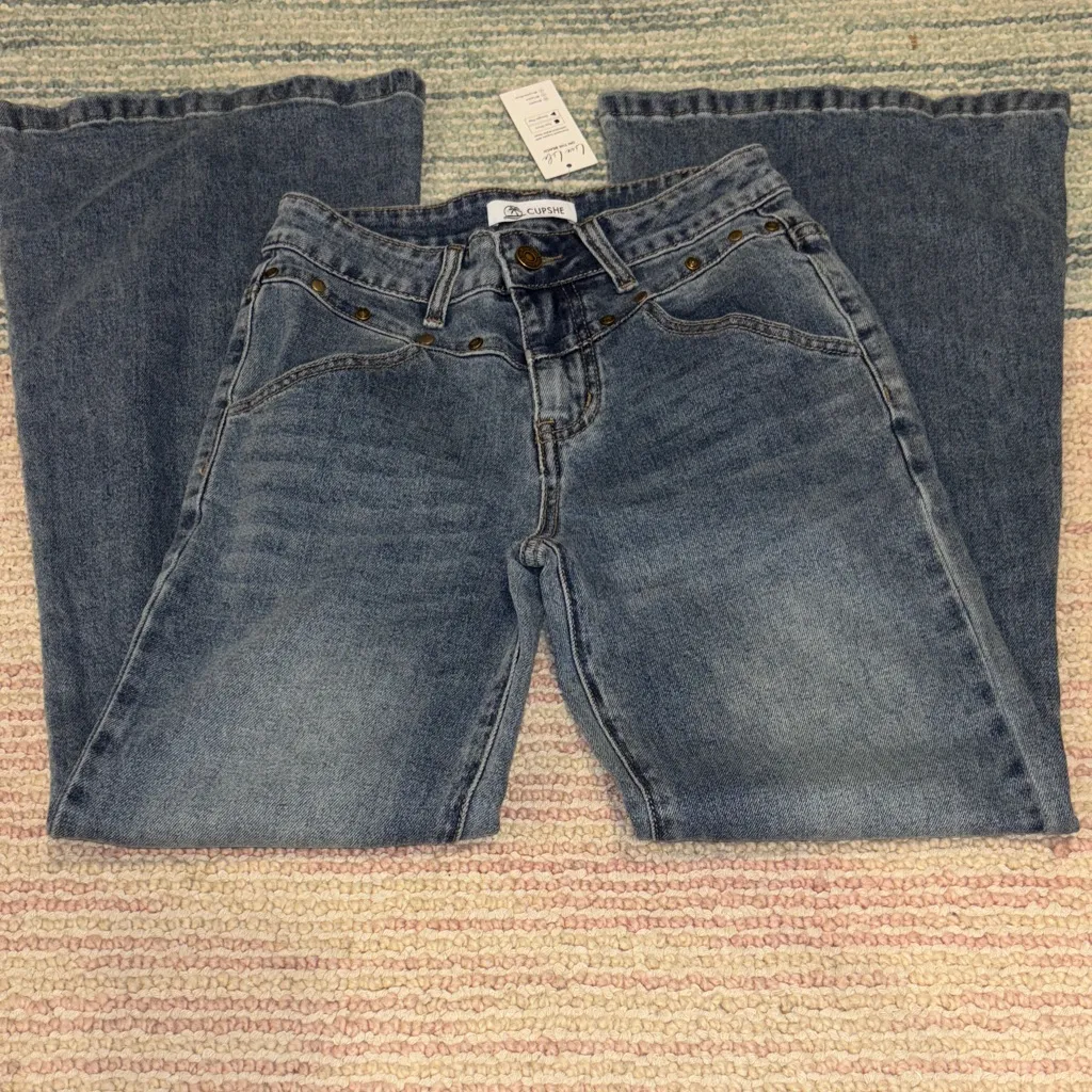 Cupshe High Road Flare Leg Jeans - Image 6