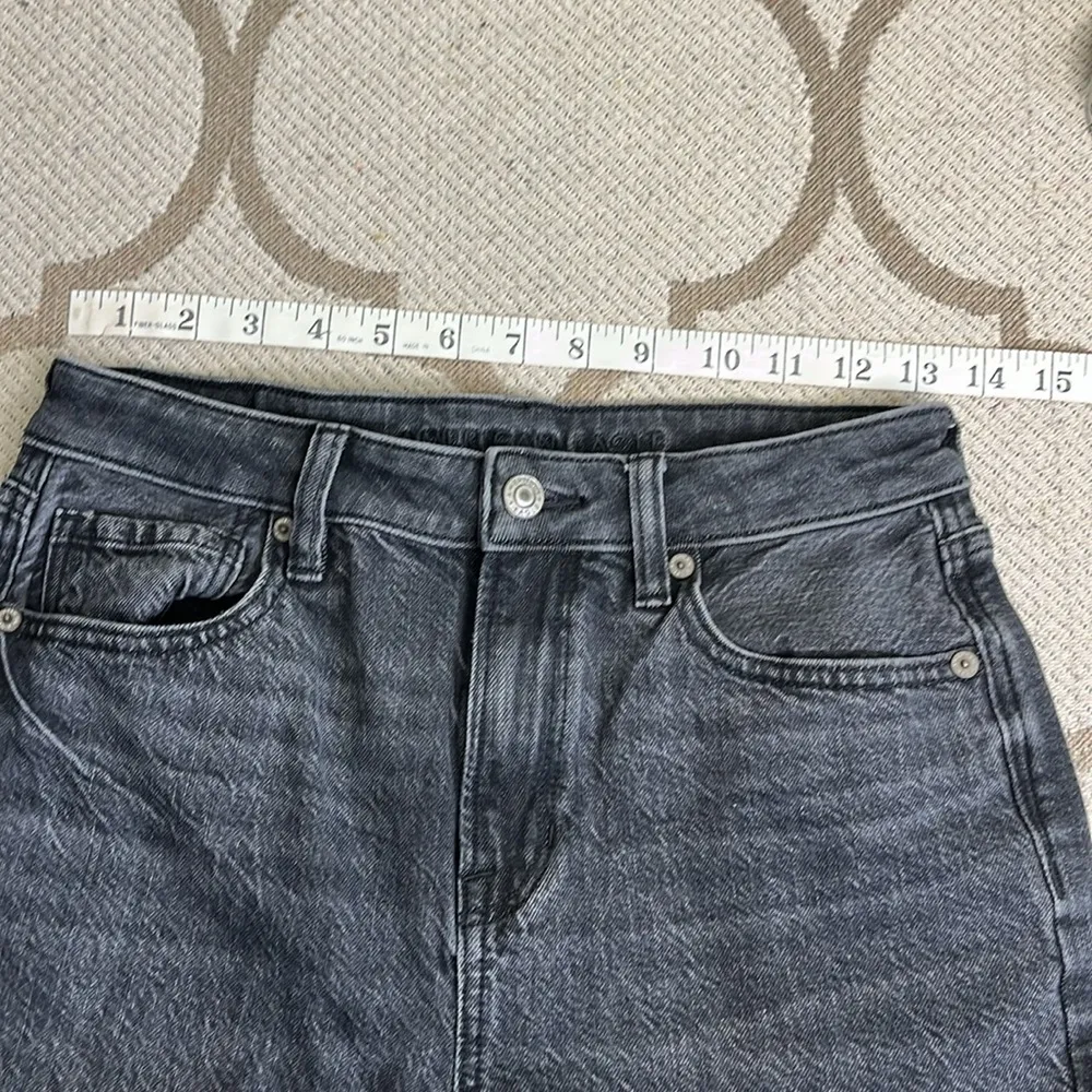 American Eagle Outfitters Strigid Mom Jean black Denim Jeans, size 2 - Image 3