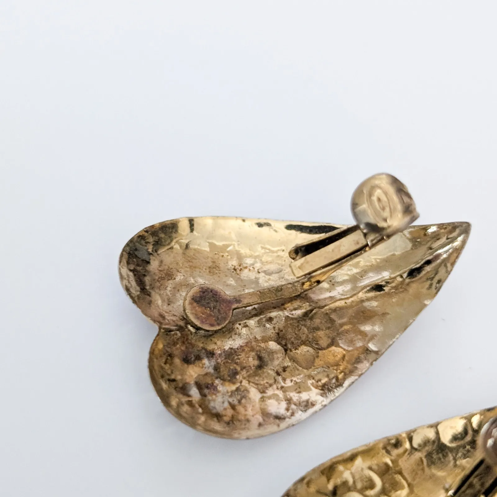 Vintage Clip On Earrings Large Curved Heart Gold Tone Hammered Pattern - Image 6