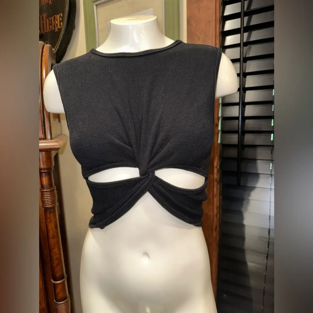 NWOT ICYZONE YOGA Women's French Terry Cut-Out Twist Front Tank Top Black - Image 2