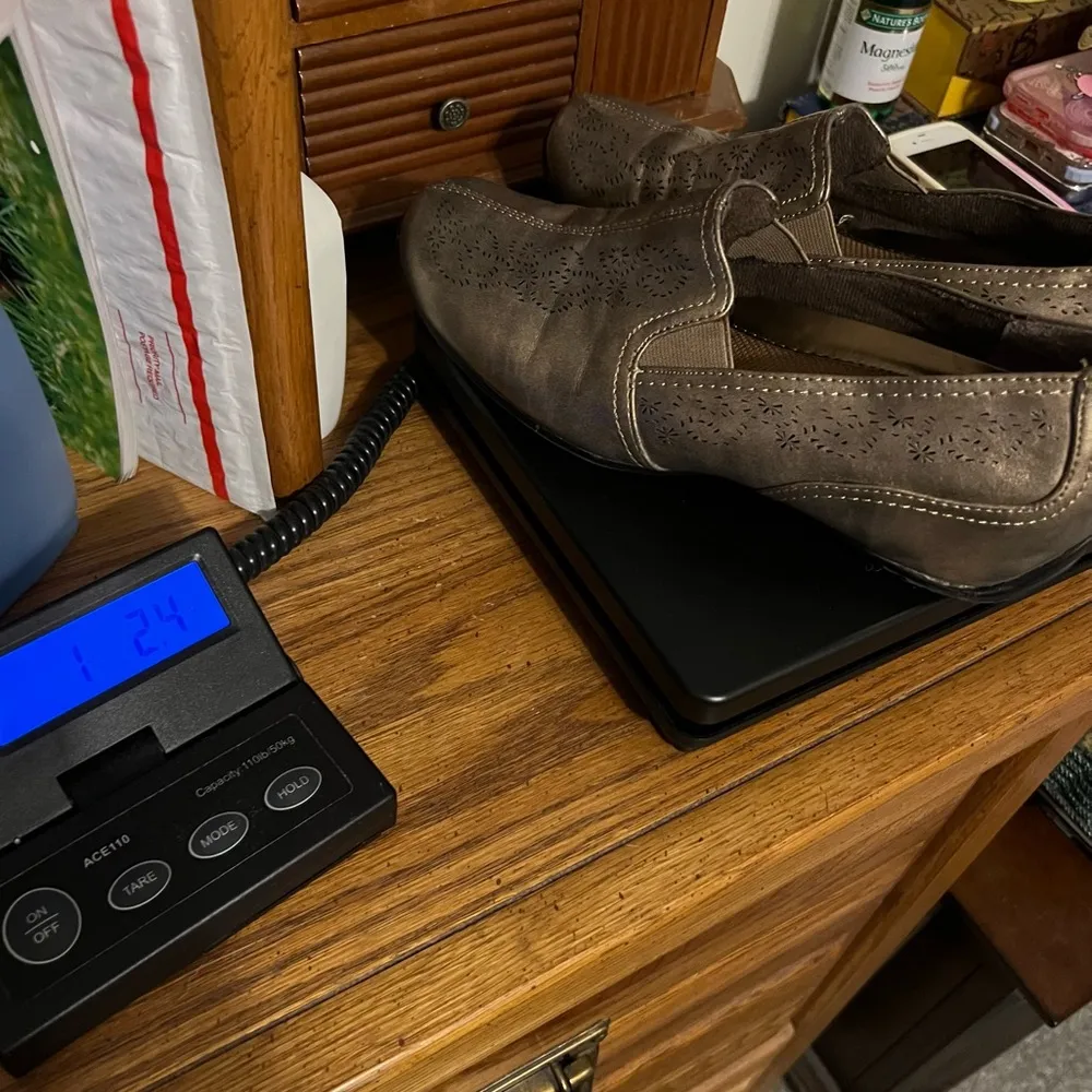 Easy Street Bronze Metallic Slip On Shoes Women’s Size 7.5 Lazer Cut Design - Image 13