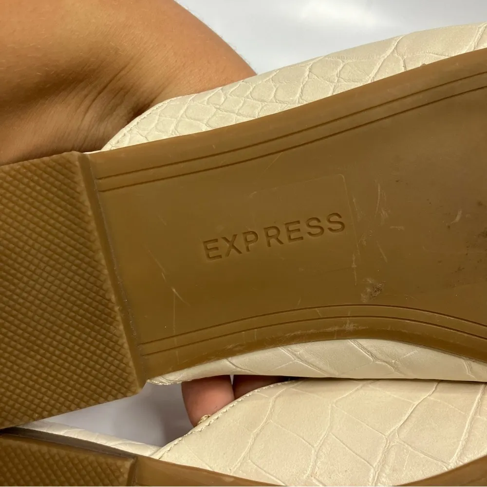 Express off white reptile embossed mules flats size 8 - Image 6
