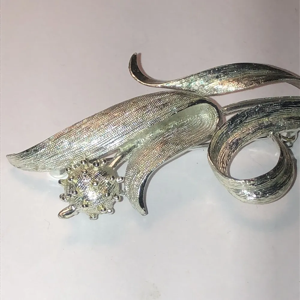 Vintage Silver Tone Textured Retro Boho Flower Brooch Shoulder Pin - Image 5