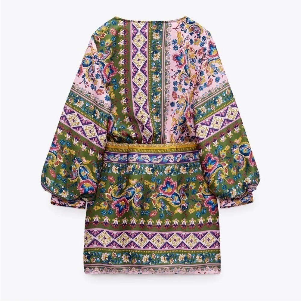 Zara Silk Like Floral Blogger Favorite Dress Size XS.  NWT - Image 4