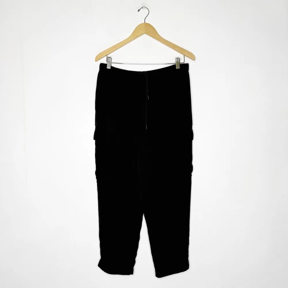 Theory Black Relaxed Fit Cargo Ankle Pants Size Medium | Pull-On Style - Image 2