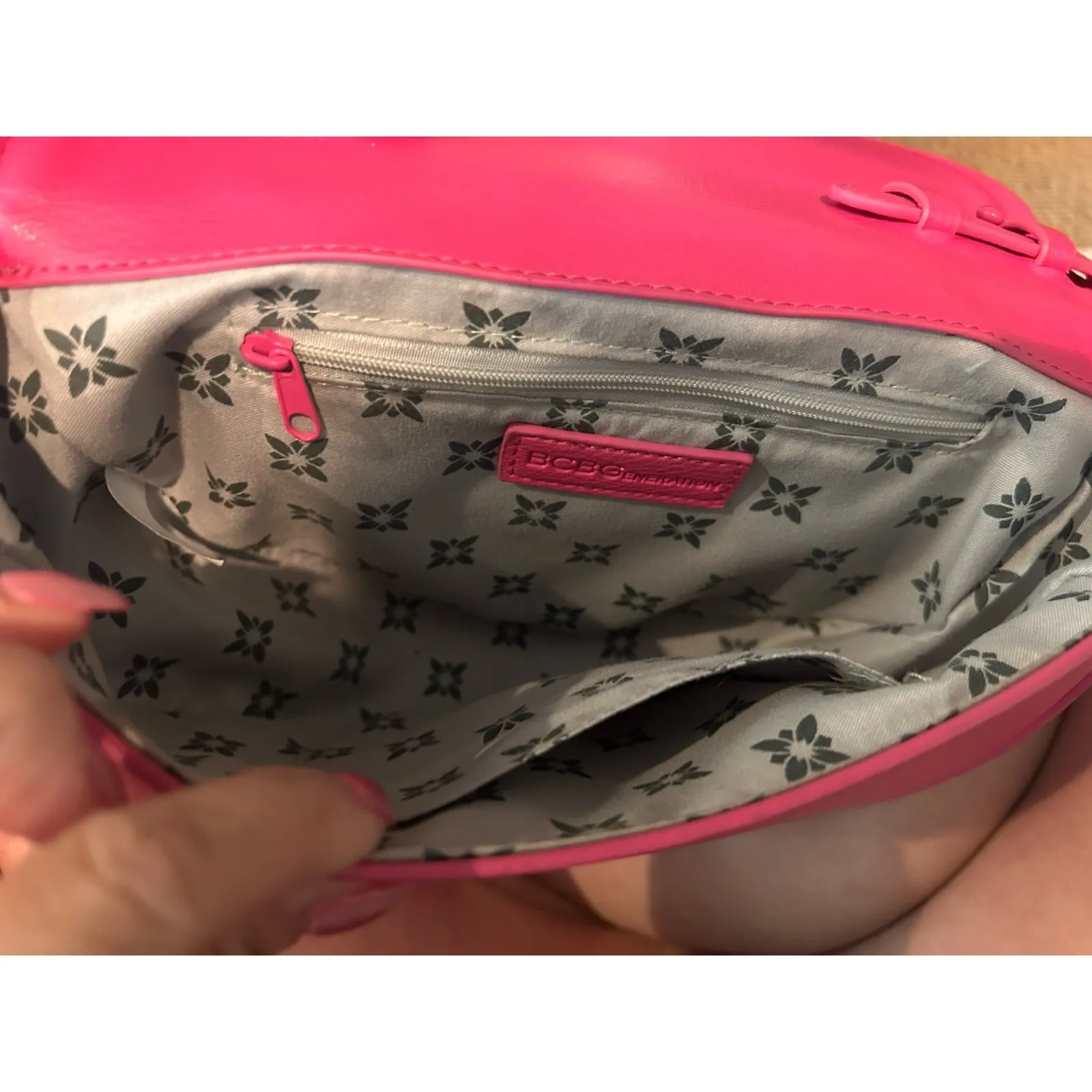 BCBGeneration‎ Magenta Crescent Crossbody Purse EUC - Image 8