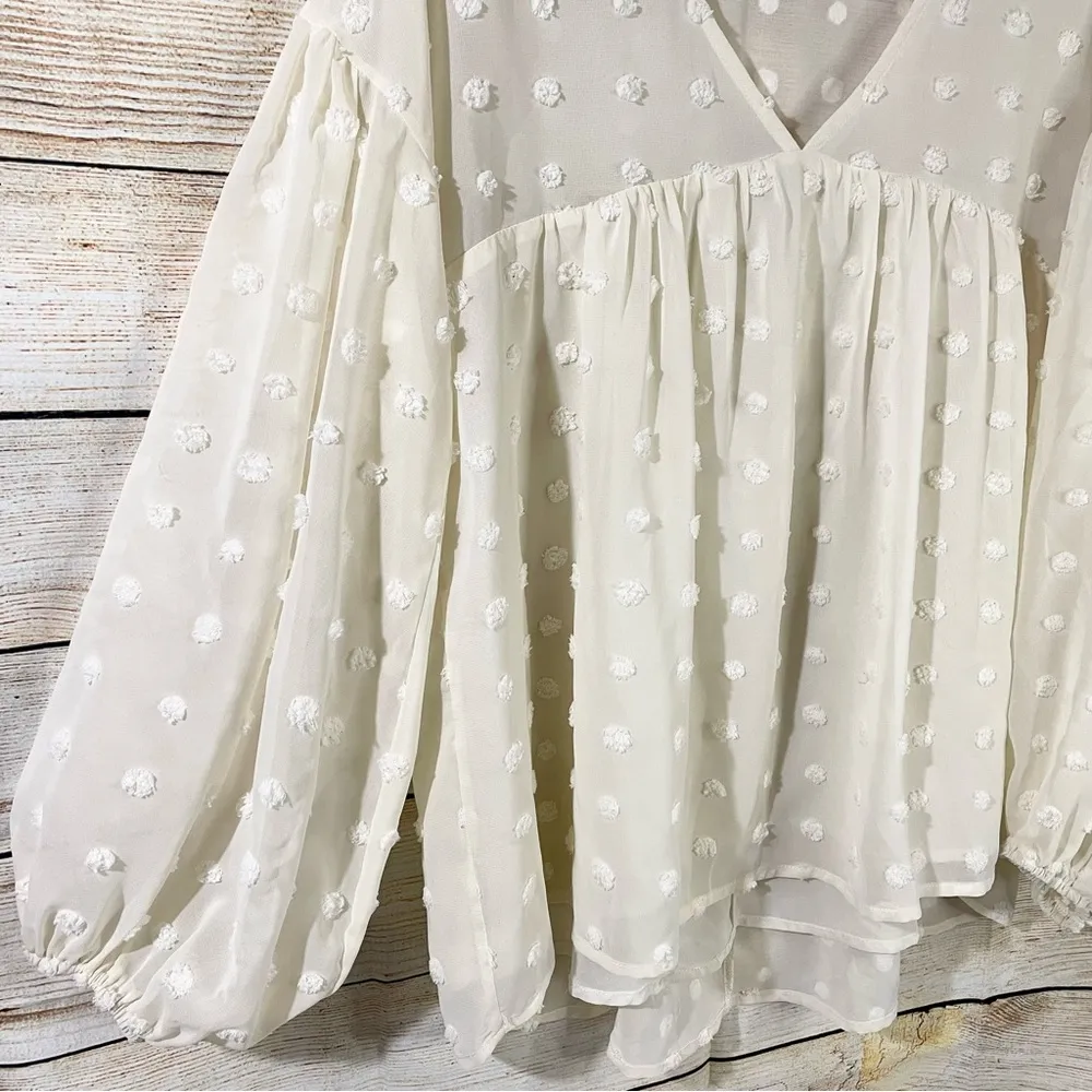 Anthro Entro semi-sheer polka dot textured loose fit cream blouse Size Medium - Image 8