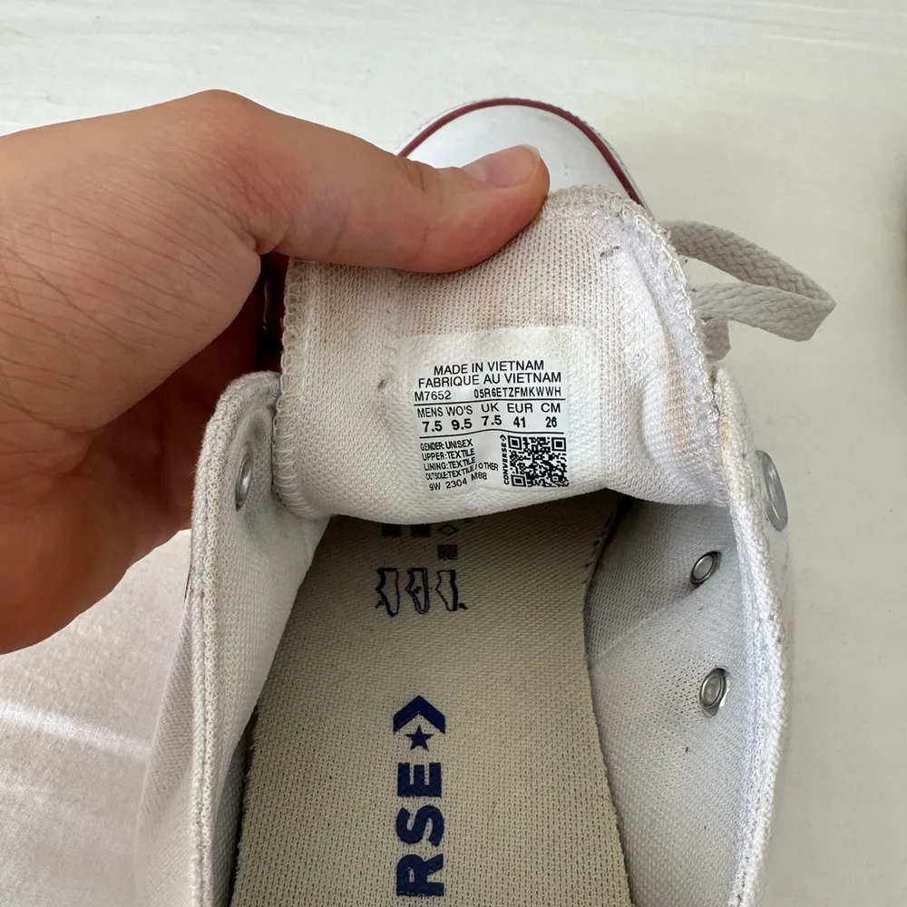 White Converse trainers with red accents - Image 6