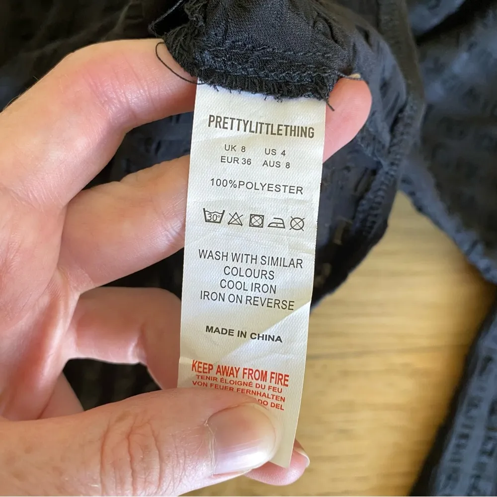 Pretty Little Thing Woven Long Sleeve Open Front Top in Black - Image 4