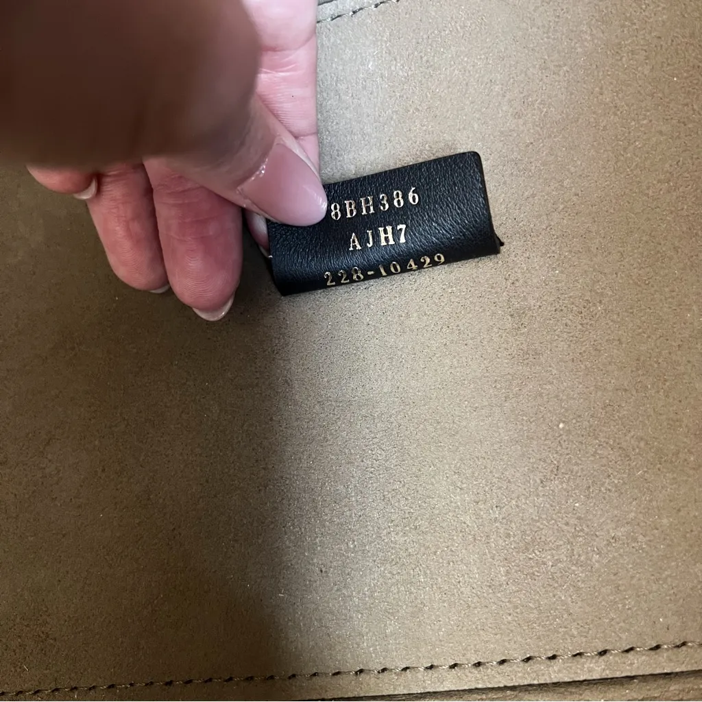 NWOT Fendi Medium Sunshine Metallic Leather Shopper Tote in Silver - Image 8