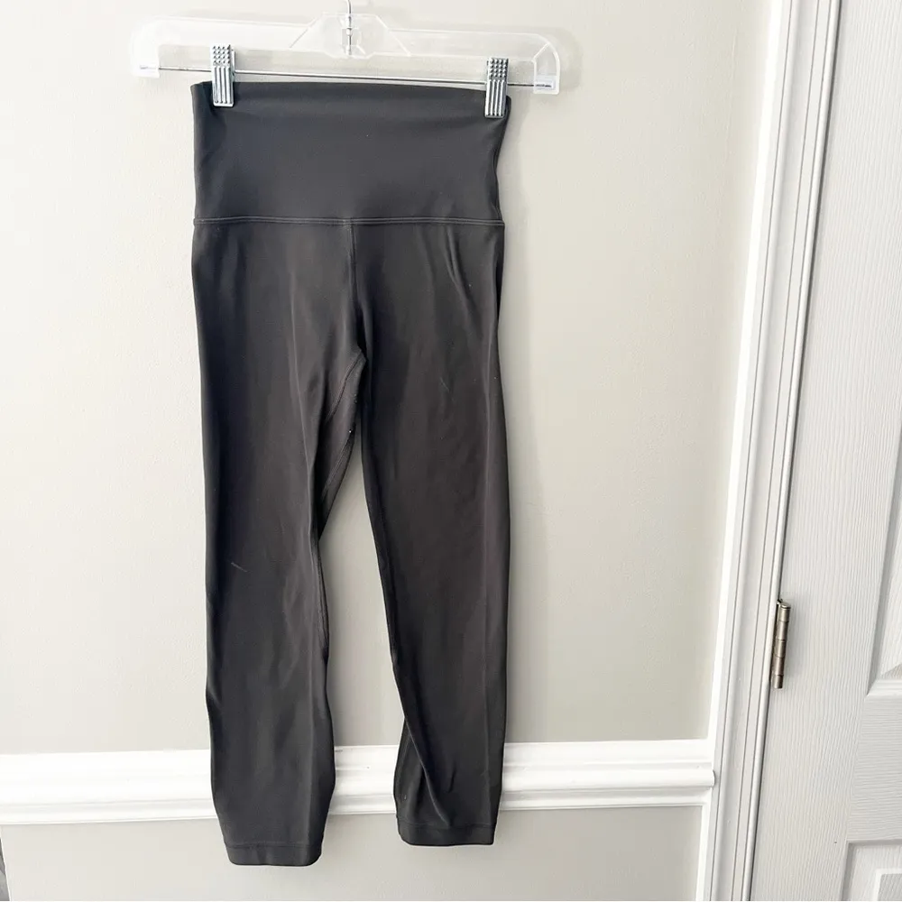 Lululemon Athletica High Rise 21” Align Crop Leggings Melanite Gray Size 2 - Image 8