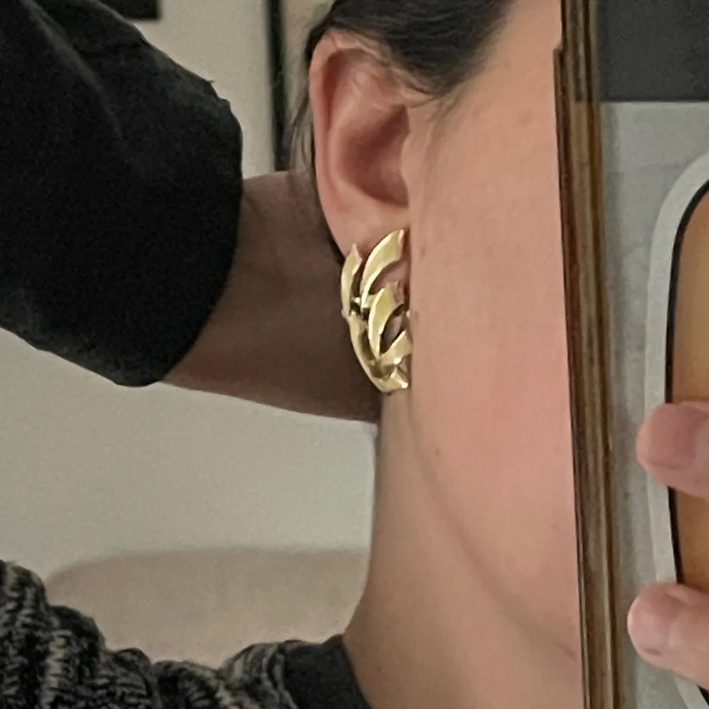 Vintage Coro clip earrings Yellow - Image 7