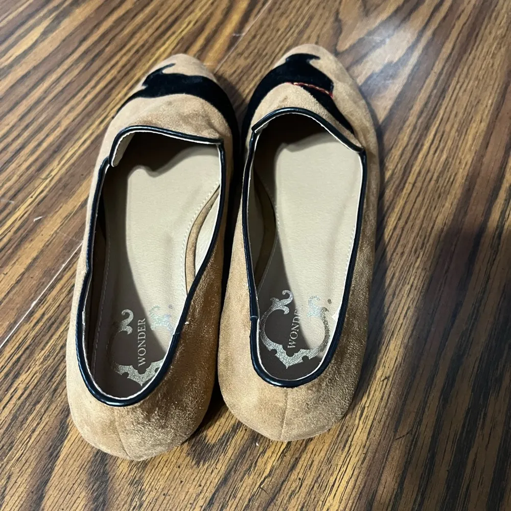 Tan and Black Dog Loafers Size 7 - Image 4
