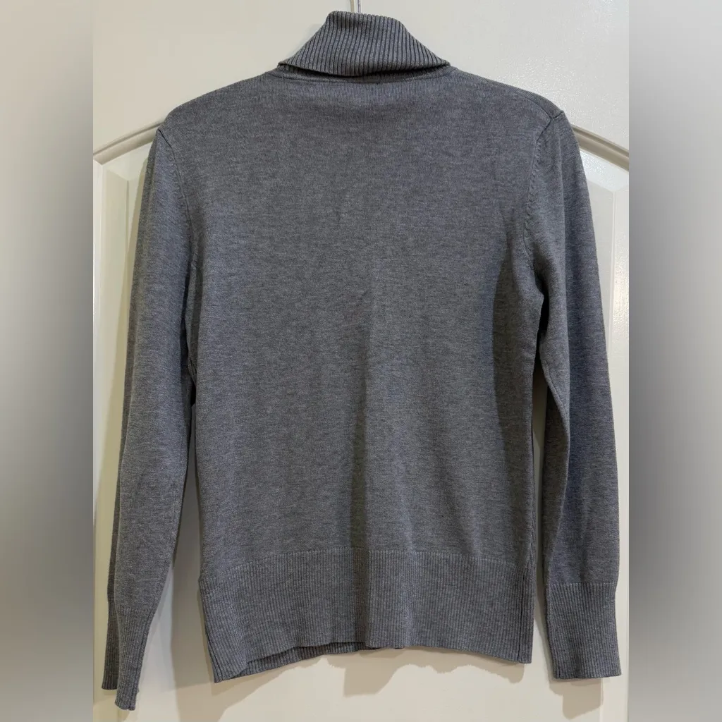 Cable & Gauge  Gray Turtleneck Sweater - Image 2