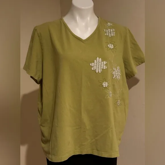 Susan Graver Light Green White Floral Embroidered Short Sleeve T-Shirt Sz. 2X. - Image 1