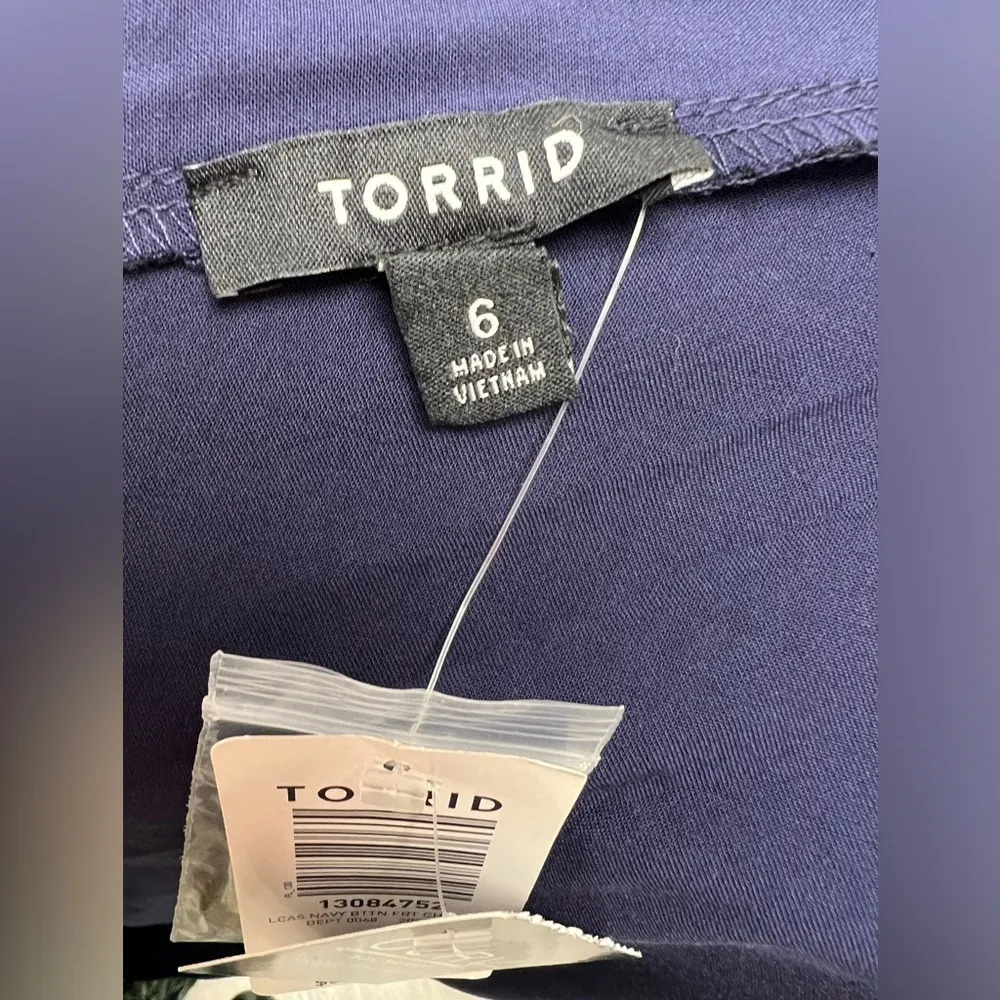 Torrid Midi Button Front Skirt - NEW - Size 30 (6) - Image 4