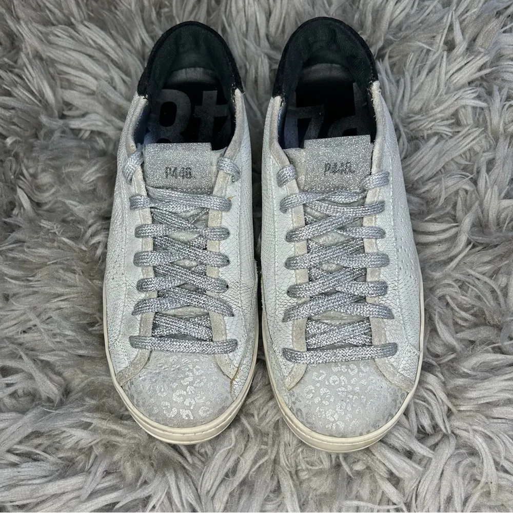 P448 John leopard print lace up distressed sneakers women’s shoe size 7 - Image 3