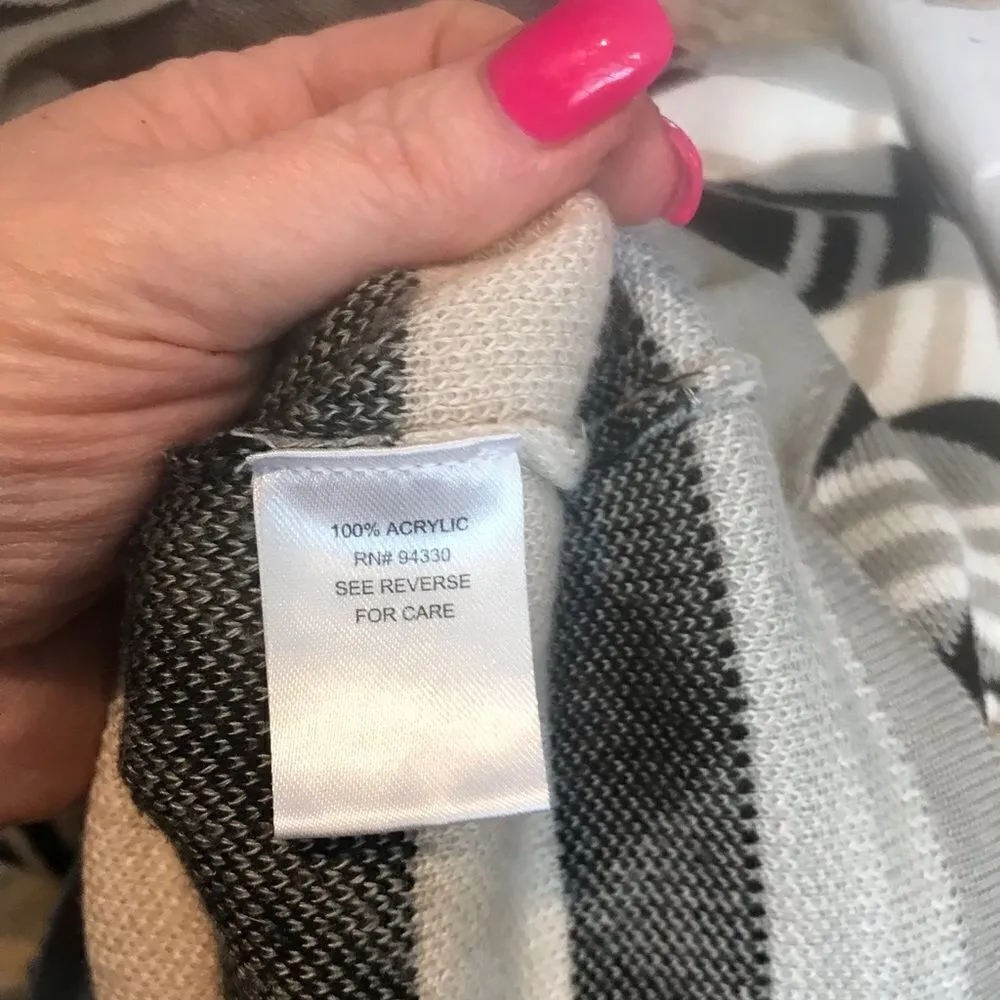 TO Sweaters Medium Geometric Design Black Gray Brown Cream - Image 3