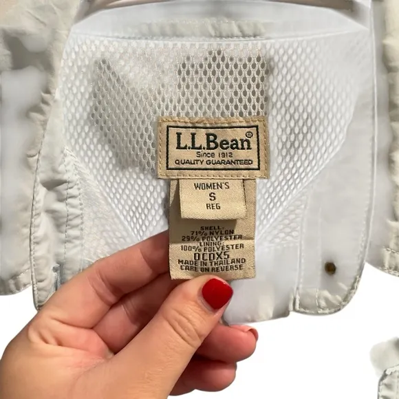 L.L. Bean‎ Light Blue Fishing Shirt Button Front Vented Roll Tab Sleeve Size S - Image 4