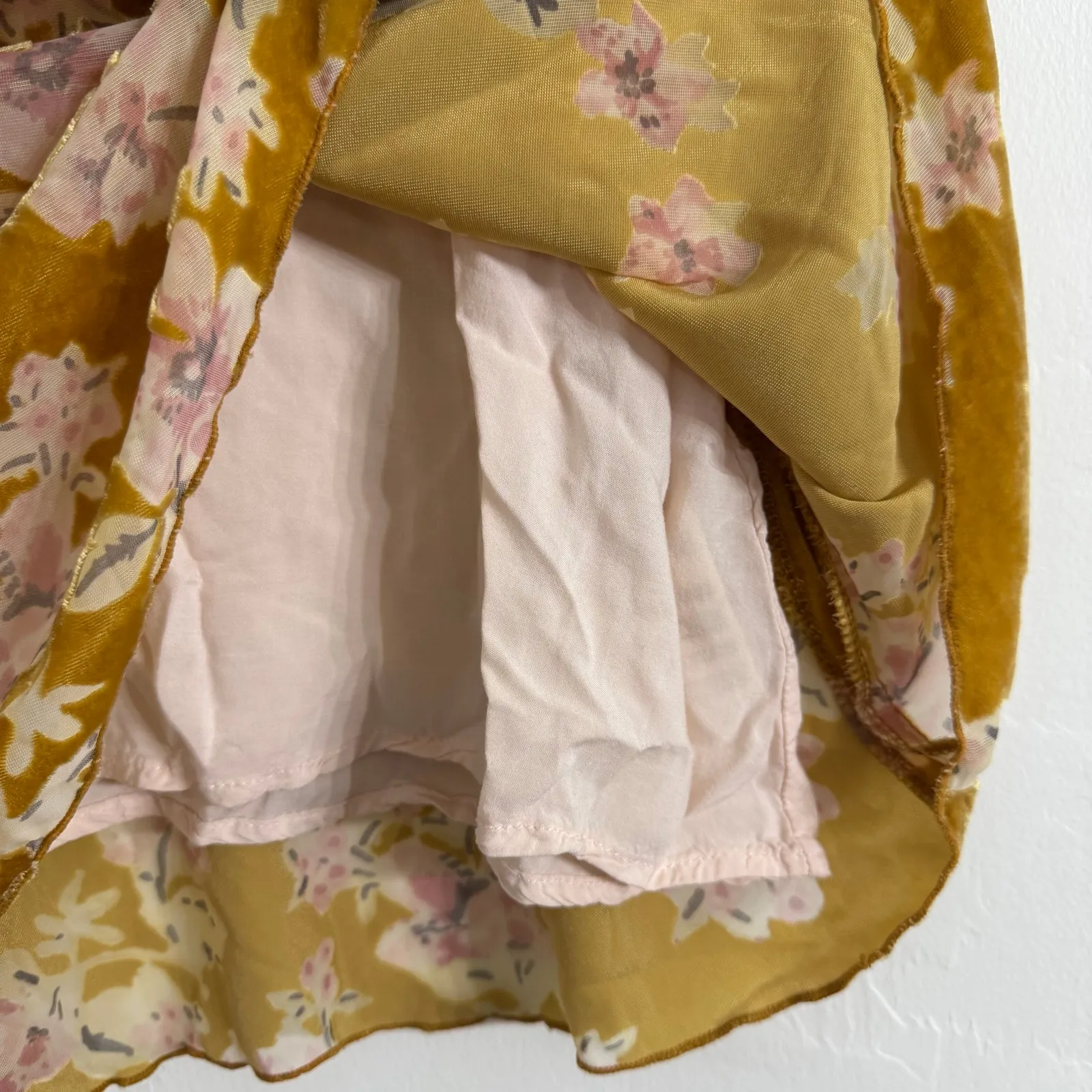 Free People Margaux Velvet Floral Mini Skirt Gold & Pink Size 12 - Image 4