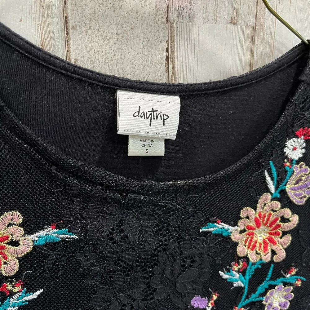 Daytrip Buckle Black Lace Sleeve Floral Embroidered Shirt Womens Small - Image 3