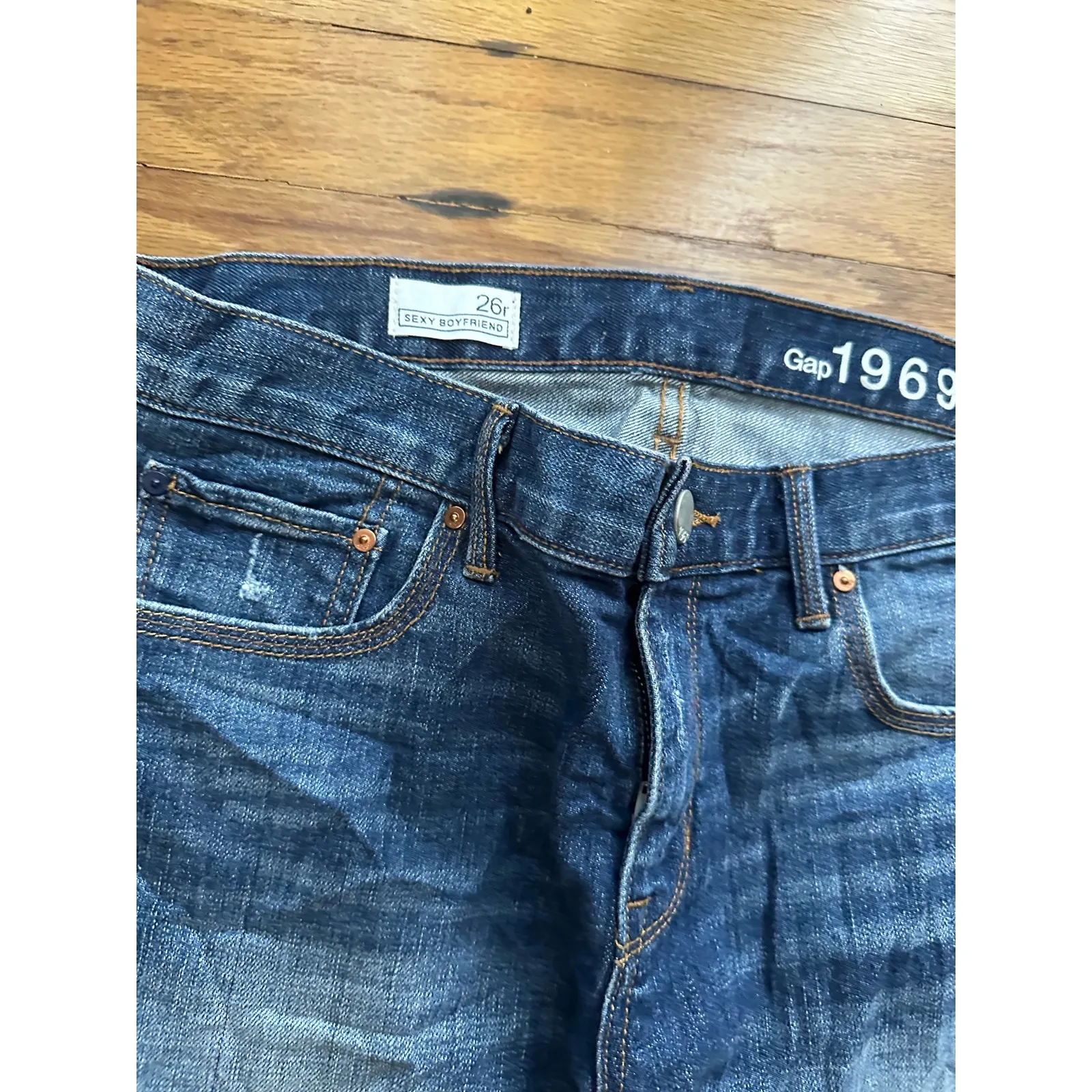 GAP Sexy Boyfriend Jeans – Size 26R, Relaxed Fit, Classic Wash - Image 7