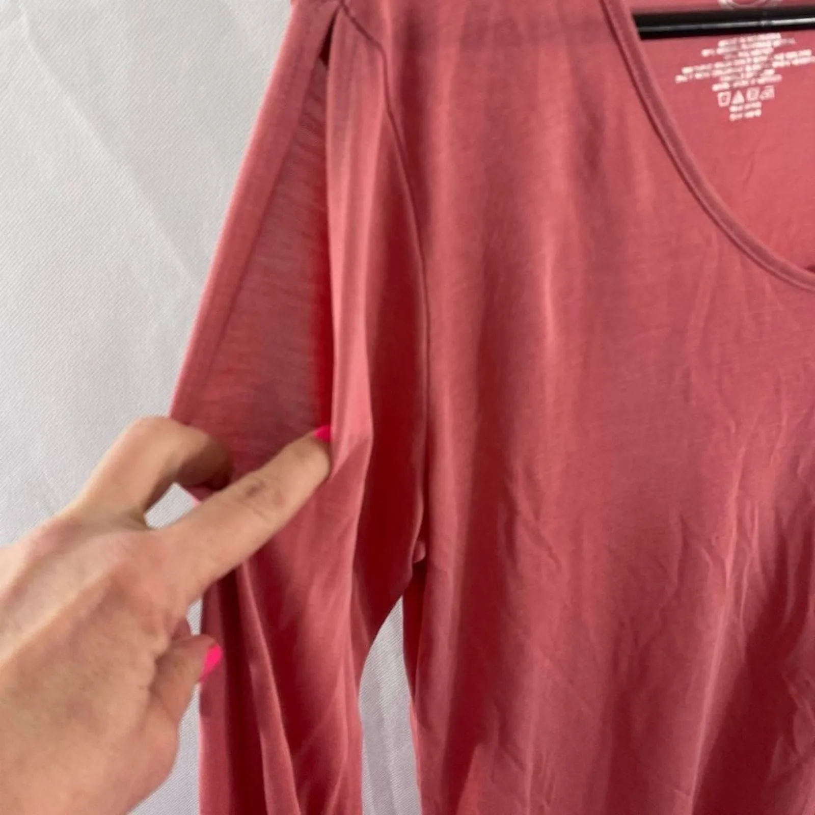 24/7 by Maurices women size medium pink Long Split Sleeve  V‎ Neck lightweight - Image 5