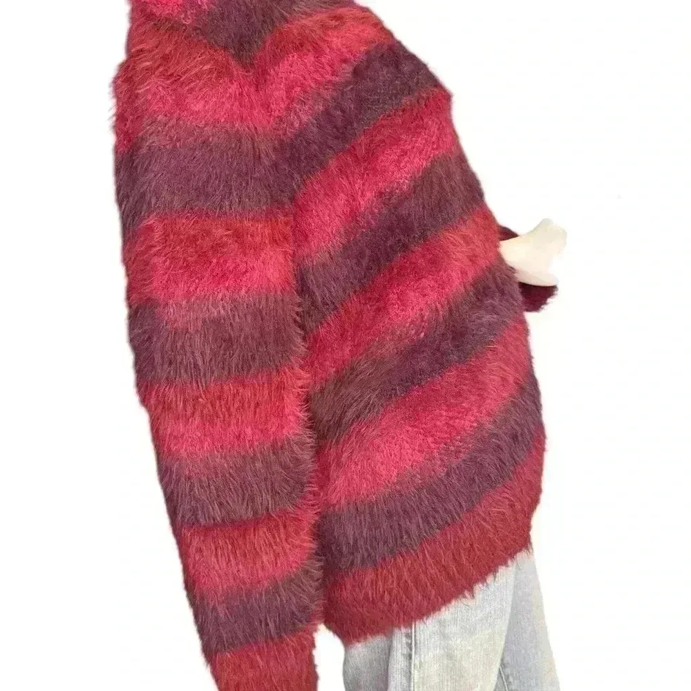 Savage crewneck fuzzy texture long sleeve sweater l. Size L - Image 8