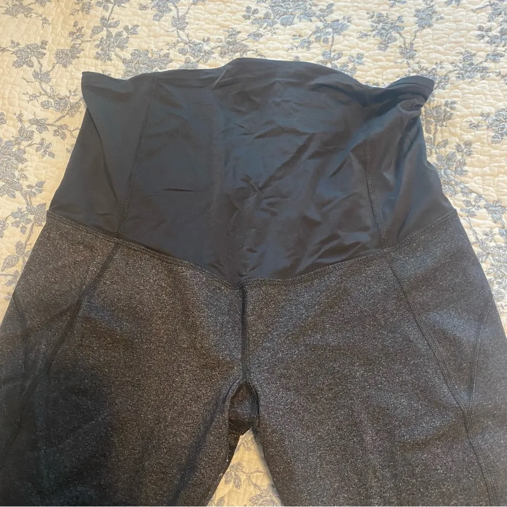 Isabel Maternity for Target Gray and Black Maternity Active Leggings Size Large - Image 3