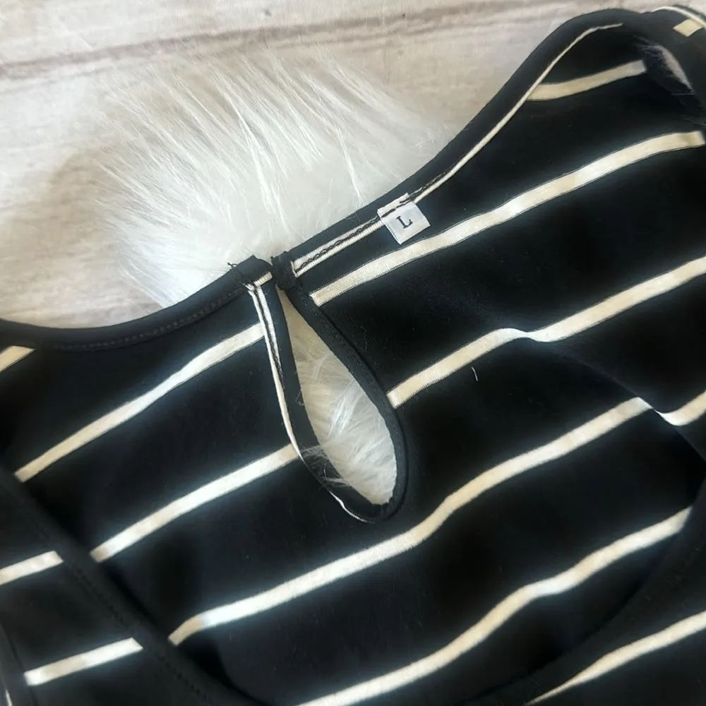 Women stripped romper size large Black - Image 2