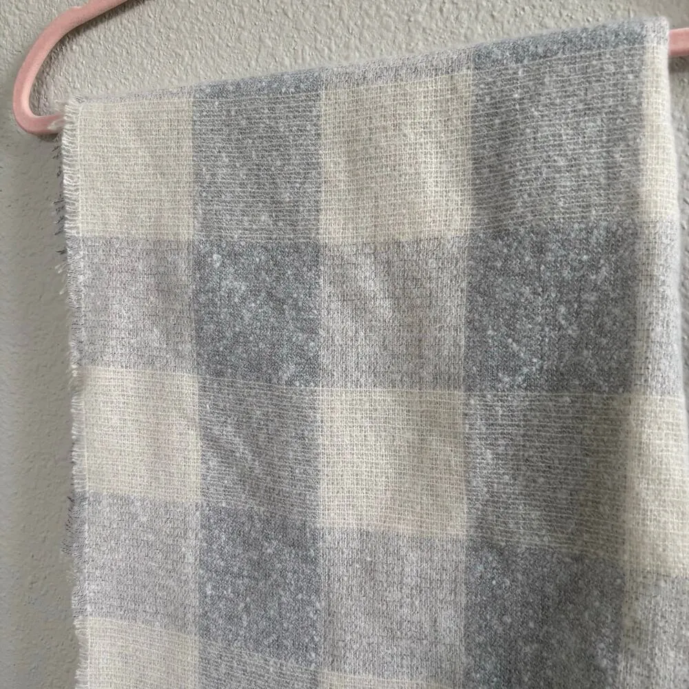 Old Navy Grey White Checkered Scarf One Size - Image 2