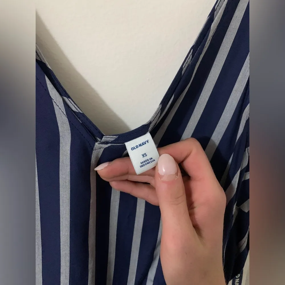 Old Navy tank top - Image 3