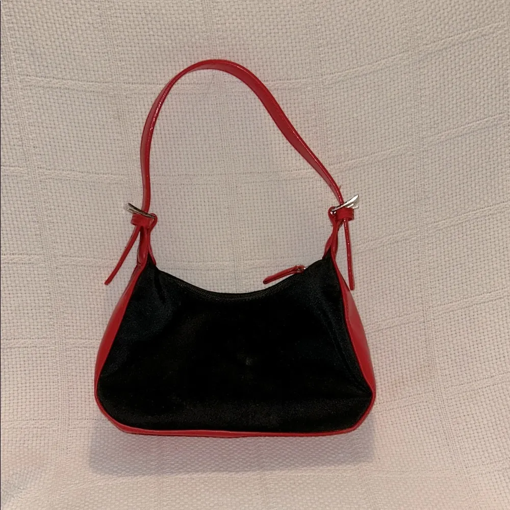 Red and Black UGA Women's Shoulder Bag - Image 3