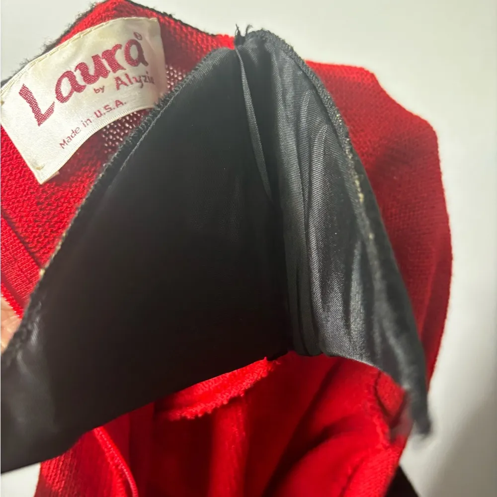 VTG Laura By Alyzia Red/Black knit sweater with gold buttons, shoulder pads. EUC Size L - Image 10