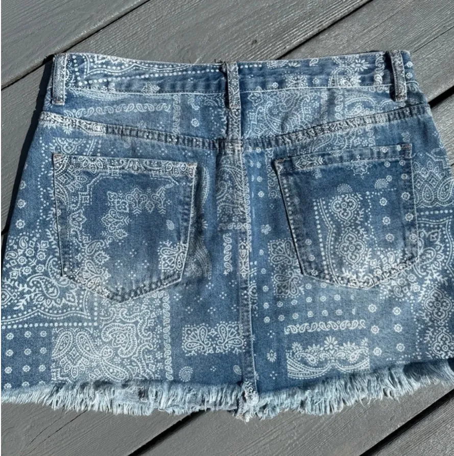 Forever 21 Bandana Denim Mini Skirt NWT Large  - Image 2