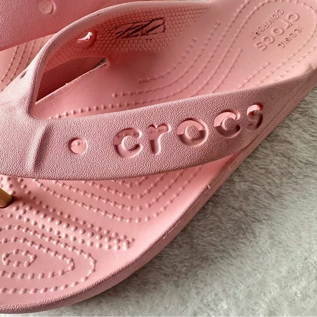 CROCS Women's Baya Platform Flip-Flop Light Pink Sandals - Image 11