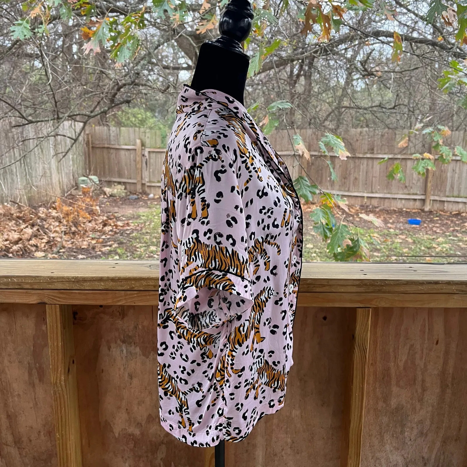 Anthropologie Women's Silky Pink Tiger Print Pajama Set Size L/XL - Image 5