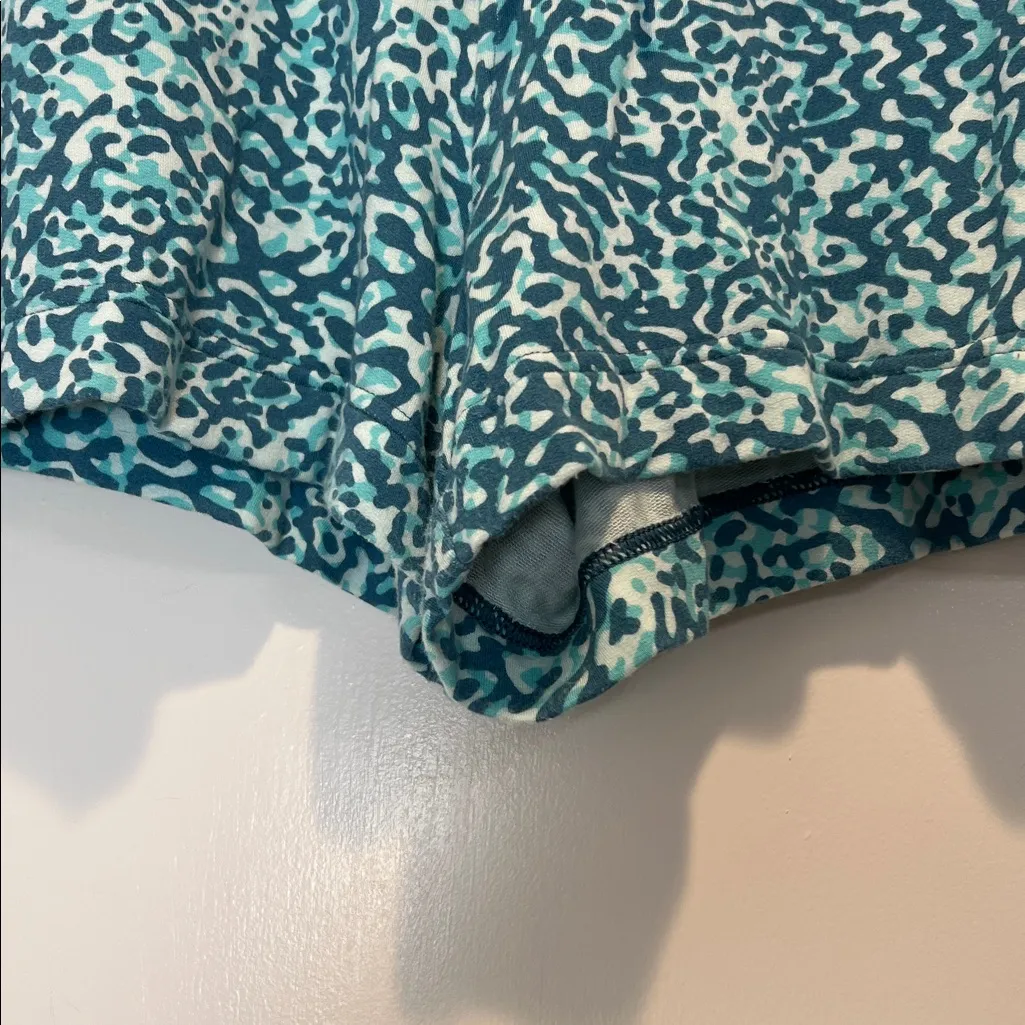 Athleta Teal and White Patterned Activewear shorts size small. - Image 6
