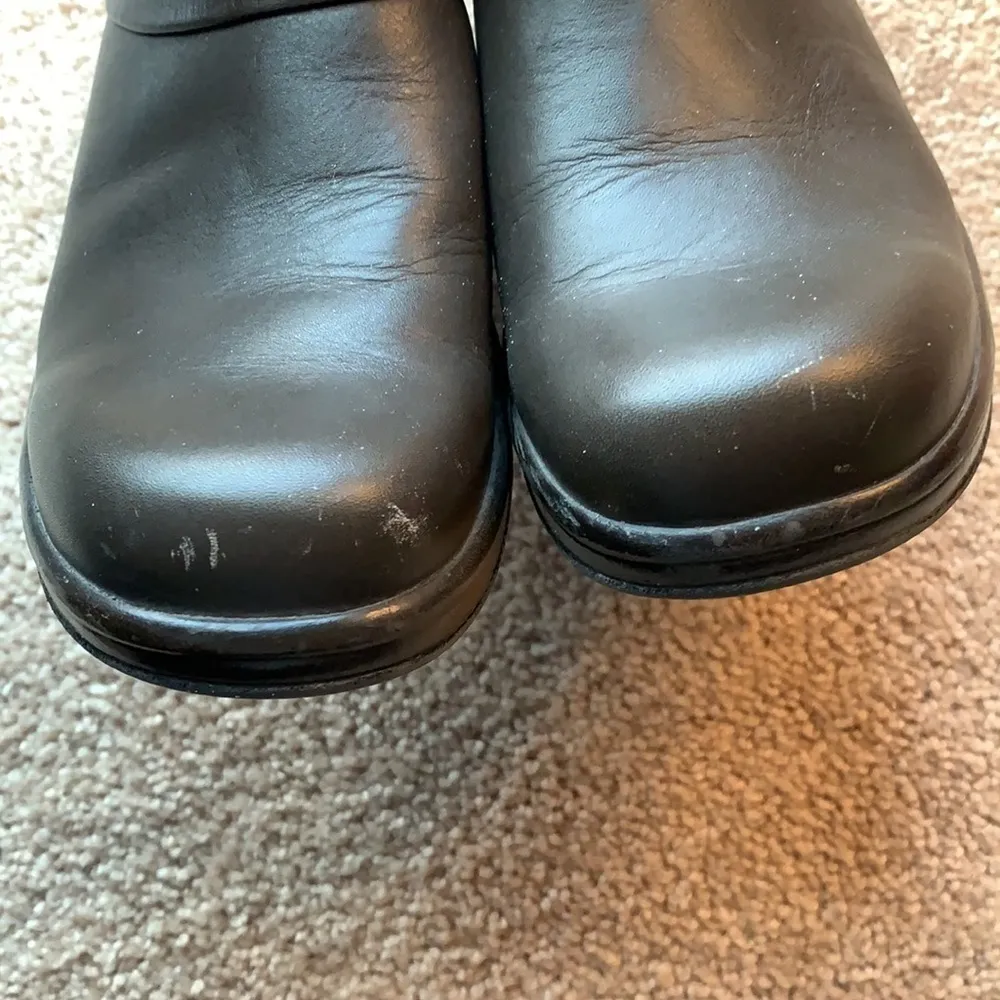 Dansko  nursing clogs 39 - Image 8