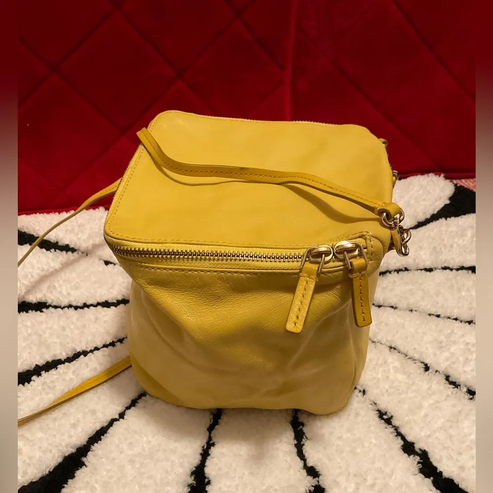 Very Beautiful Yellow Soft Buttery Leather Marc By Marc Jacobs Crossbody Handbag - Image 3