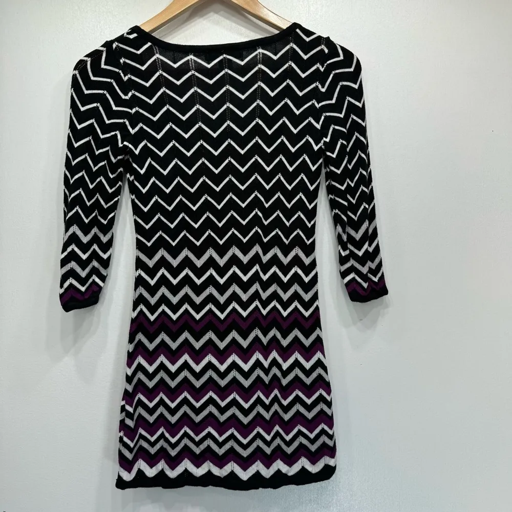 White House Black Market WHBM Black Ivory & Purple Zigzag Sweater Tunic Size XS - Image 2