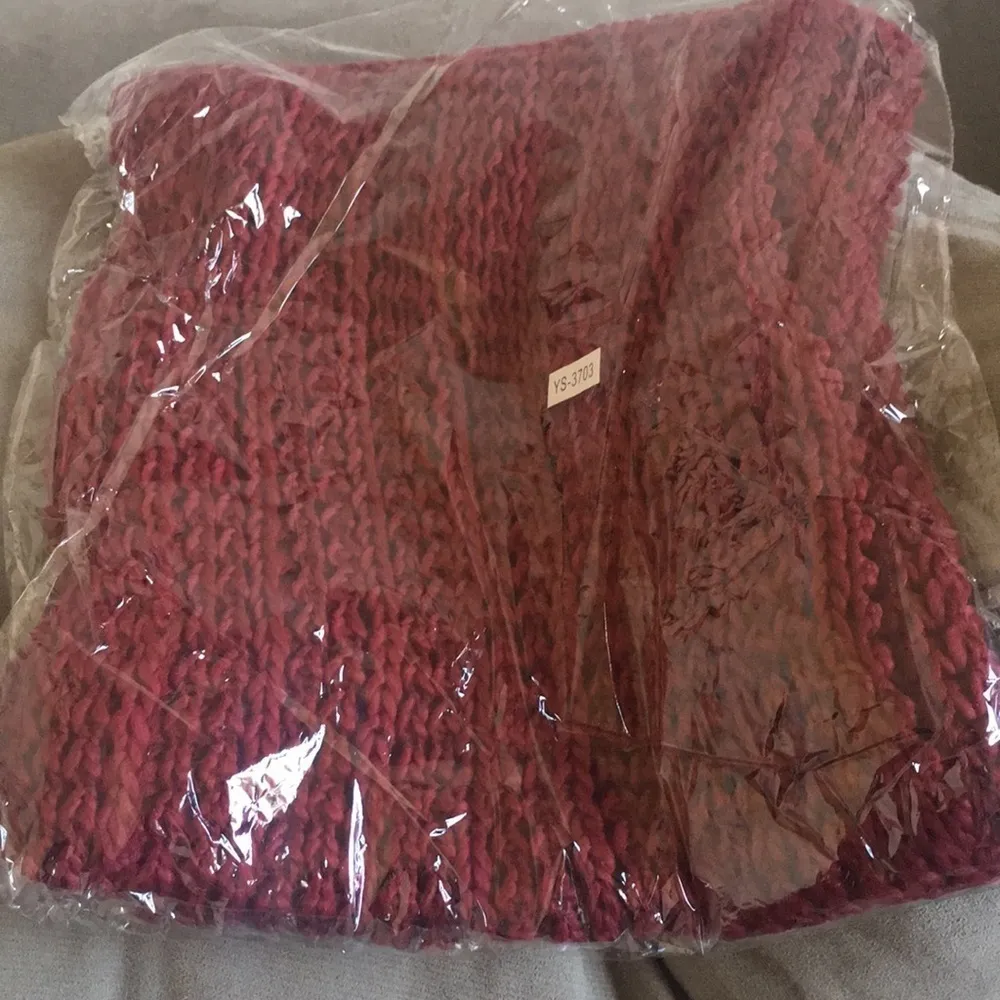 Chunky Tassel Raspberry Red Scarf - Image 4