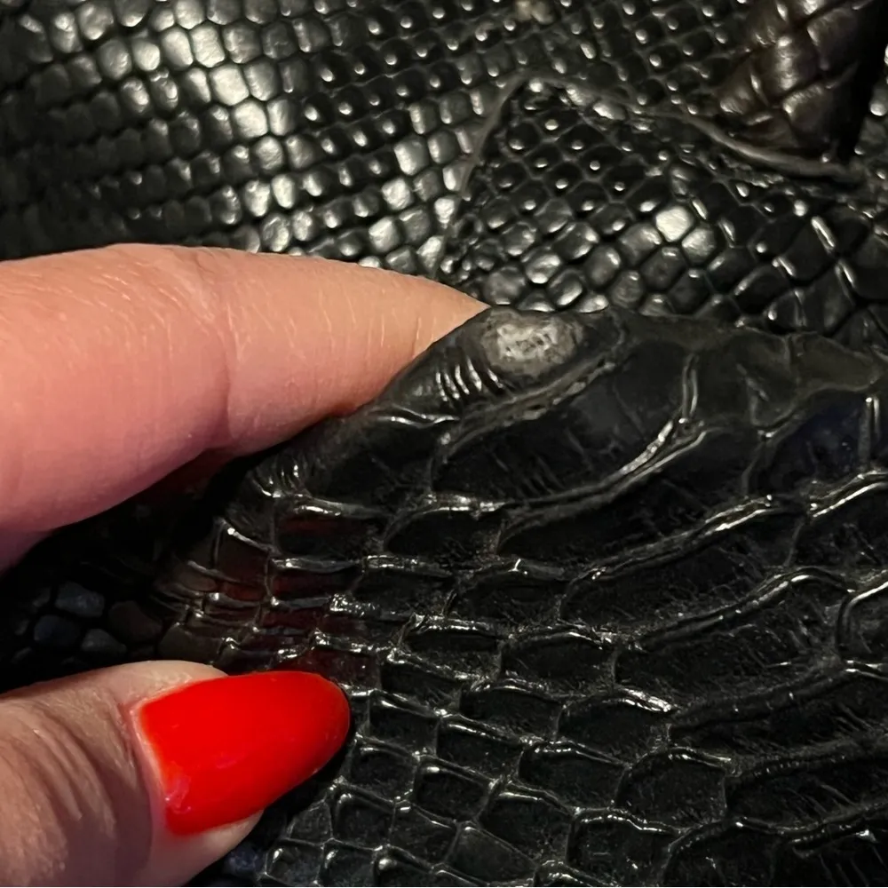 Embellished by Lynn Rosencrantz snake skin embossed large black bag faux leather - Image 15